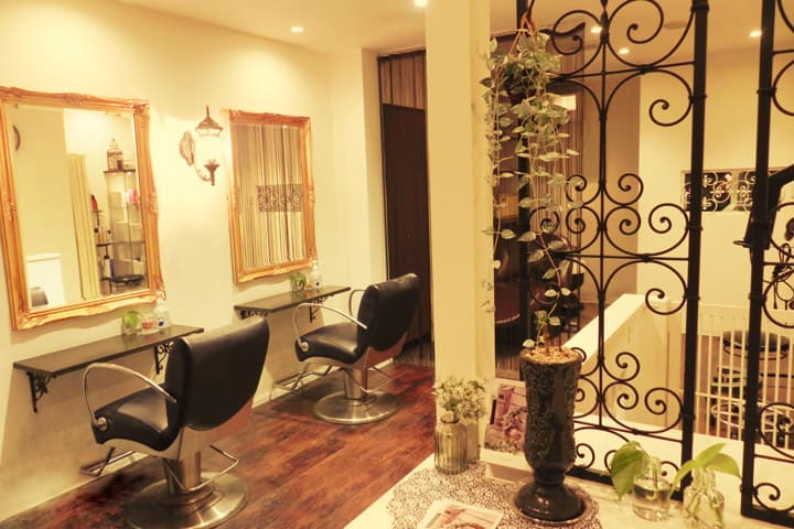 ヘアサロンの内装の画像